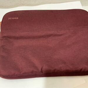 I-Pad/Tablet Case Speck burgundy 10”x14”x1”